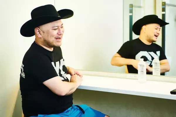 「ハリウッドザコシショウ、狂気の「芸」が生まれた背景と10年続けた動画投稿」の画像