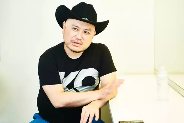 「ハリウッドザコシショウ、狂気の「芸」が生まれた背景と10年続けた動画投稿」の画像