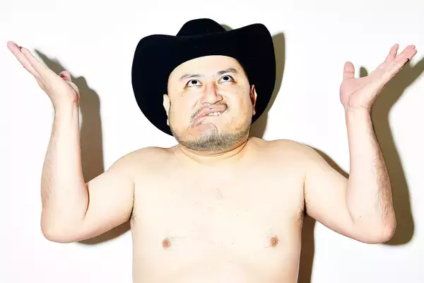 「ハリウッドザコシショウ、狂気の「芸」が生まれた背景と10年続けた動画投稿」の画像