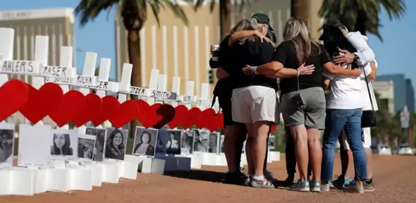 「ラスベガス銃乱射、遺族とホテル経営会社による訴訟合戦の果てに855億円で和解」の画像