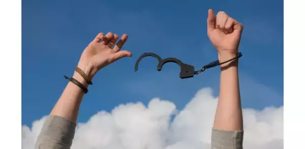 意志や心の弱さのせいではないー依存症が孤独の病気と呼ばれる理由とは？