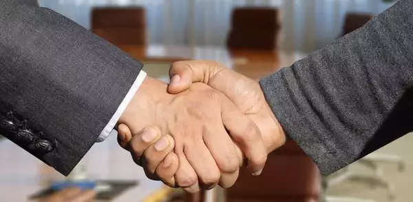 自分の主張をするためのアサーション　人の発言を封じるトーンポリシング