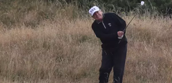 多くのアメリカ人が命を落とすなか、ゴルフに興じるトランプ大統領は無神経なのか？