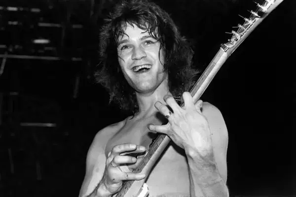 革命を起こした殿堂入りギタリスト、エディ・ヴァン・ヘイレンが65歳で逝去