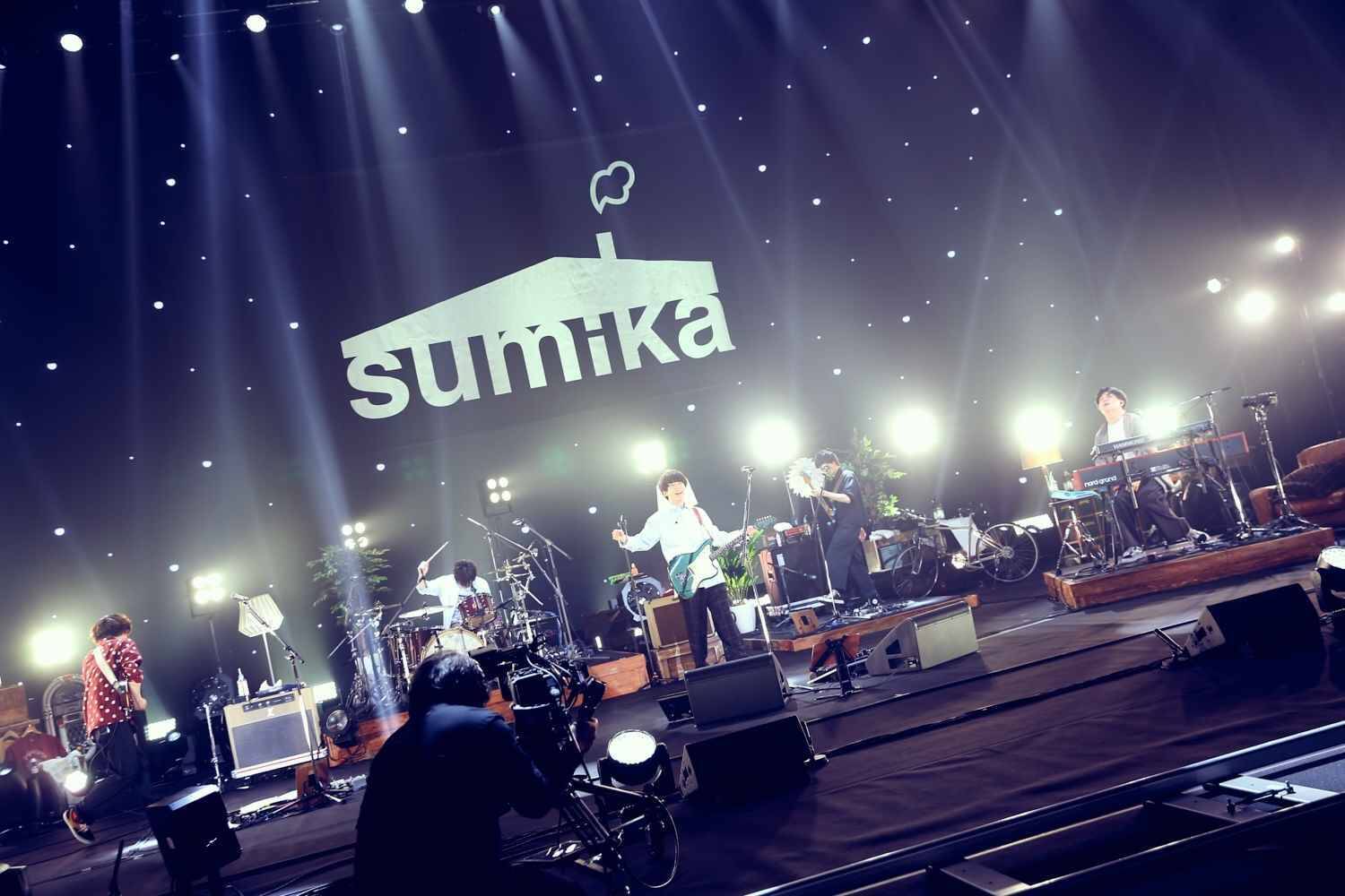 sumikaがオンラインで魅せた3日間、さいたまスーパーアリーナ公演をレポート