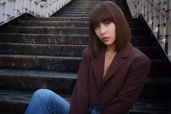 「FAKYのAKINAが語る、洋楽とJ-POPの表現、セルフプロデュースの強み」の画像