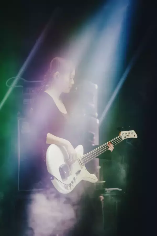 「羊文学、「いま、ここ」を噛み締めて巡ったアジアツアー終着地、日本武道館で奏でた祈り」の画像