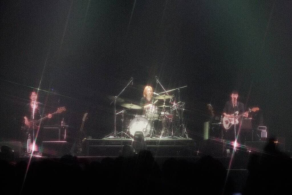 羊文学、「いま、ここ」を噛み締めて巡ったアジアツアー終着地、日本武道館で奏でた祈り