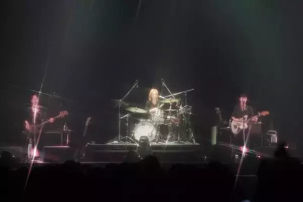 「羊文学、「いま、ここ」を噛み締めて巡ったアジアツアー終着地、日本武道館で奏でた祈り」の画像