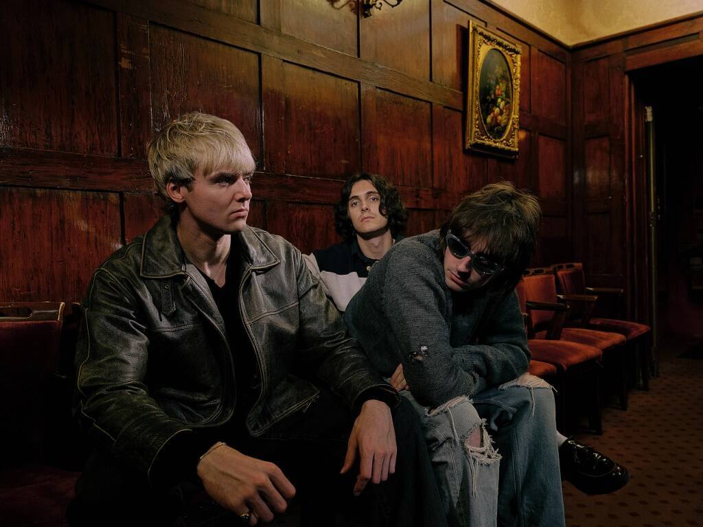 VILLANELLEインタビュー　Oasisリアムの息子率いる3人組が、90年代グランジを甦らせる理由