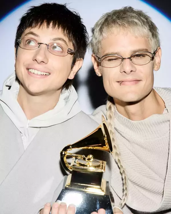 「カトパコ新章突入──スティングとの共演で生まれ変わった二人の現在地、「激動の一年」を徹底解説【CA7RIEL & Paco Amoroso】」の画像