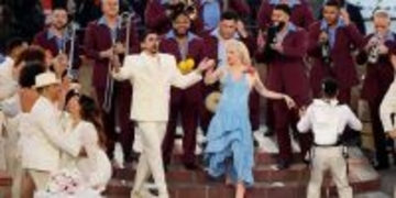 【スーパーボウル】バッド・バニー、プエルトリコの誇りとヒット曲、レディー・ガガと共に歴史を刻む