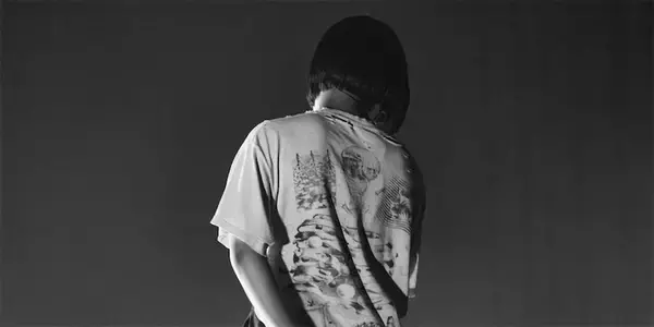 長谷川白紙が語る「素直な気持ち」クラブ小僧が束ねるバンド演奏、伊勢音頭とノンバイナリーの追悼