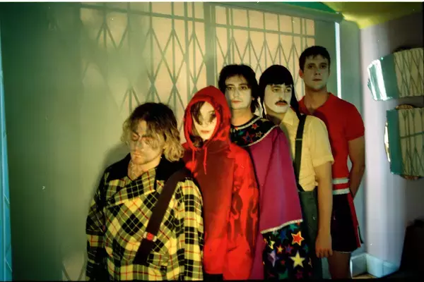 「Sorryが語る、共通項を失った時代にポップカルチャーを再構築する『コスプレ』アルバムの真意」の画像