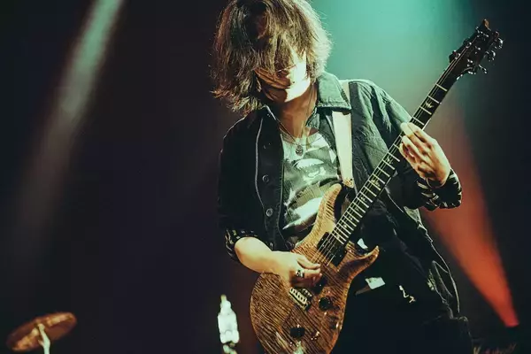 「CLAN QUEENの夢が叶った夜、生き様を刻んだTHE ORAL CIGARETTESとの2マン」の画像