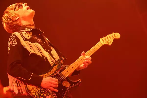 「クーラ・シェイカーが語るマニの記憶とメタルへの関心、時代性が万華鏡サウンドに与えた影響」の画像