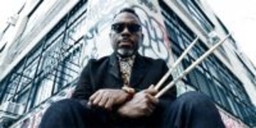 ネイト・スミスが語る「ジャズを現代のリスニング環境でどう提示するか」新たな挑戦とディアンジェロの喪失