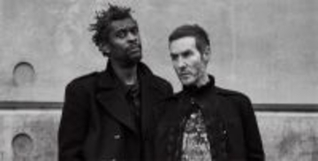 マッシヴ・アタックついに再始動　トム・ウェイツとのコラボ新曲で「ネオ・ファシズム的政治」を痛烈批判