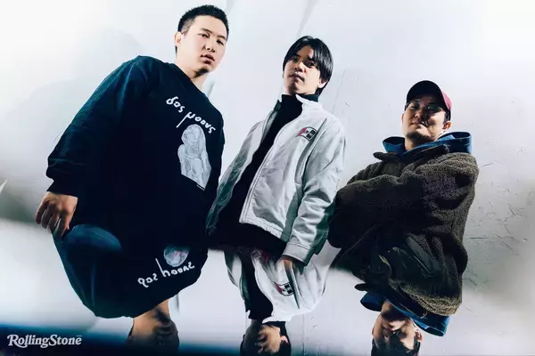 「Dos Monosが赤裸々に語る、解散危機を乗り越えた3人の「キラキラした」衝動とアイデンティティ」の画像