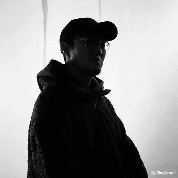 「Dos Monosが赤裸々に語る、解散危機を乗り越えた3人の「キラキラした」衝動とアイデンティティ」の画像