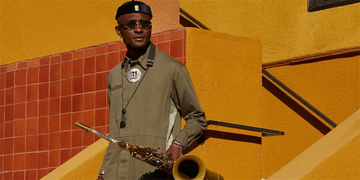 アイザイア・コリアー、コルトレーンの系譜を継ぐサックス奏者が語る「戦争の時代に立ち向かうジャズ」