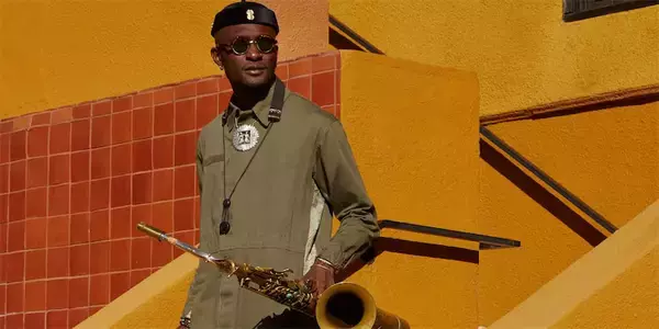 アイザイア・コリアー、コルトレーンの系譜を継ぐサックス奏者が語る「戦争の時代に立ち向かうジャズ」