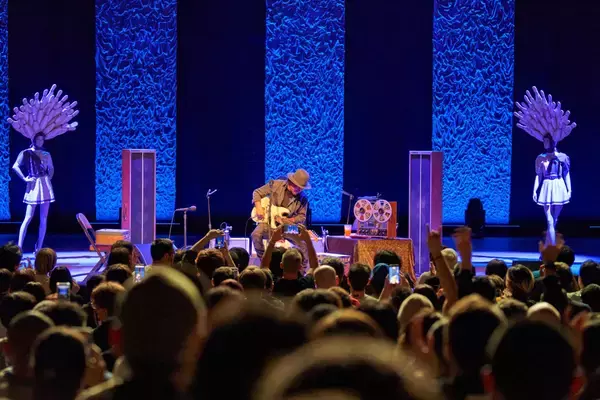 「パール・ジャムのエディ・ヴェダー来日公演が開幕　初日・名古屋のハイエナジーで奇跡的な熱演」の画像