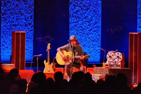 「パール・ジャムのエディ・ヴェダー来日公演が開幕　初日・名古屋のハイエナジーで奇跡的な熱演」の画像