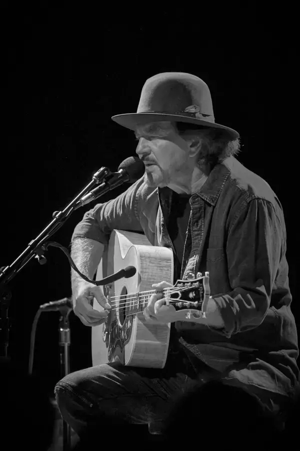 「パール・ジャムのエディ・ヴェダー来日公演が開幕　初日・名古屋のハイエナジーで奇跡的な熱演」の画像