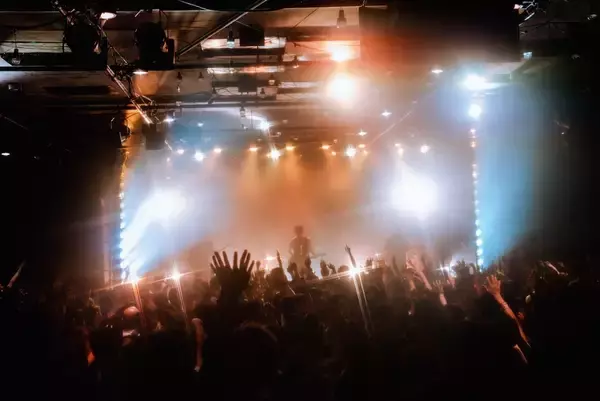 「Lavt「RE:BORN」が意味したもの、メジャーデビュー発表のリキッドルーム公演」の画像
