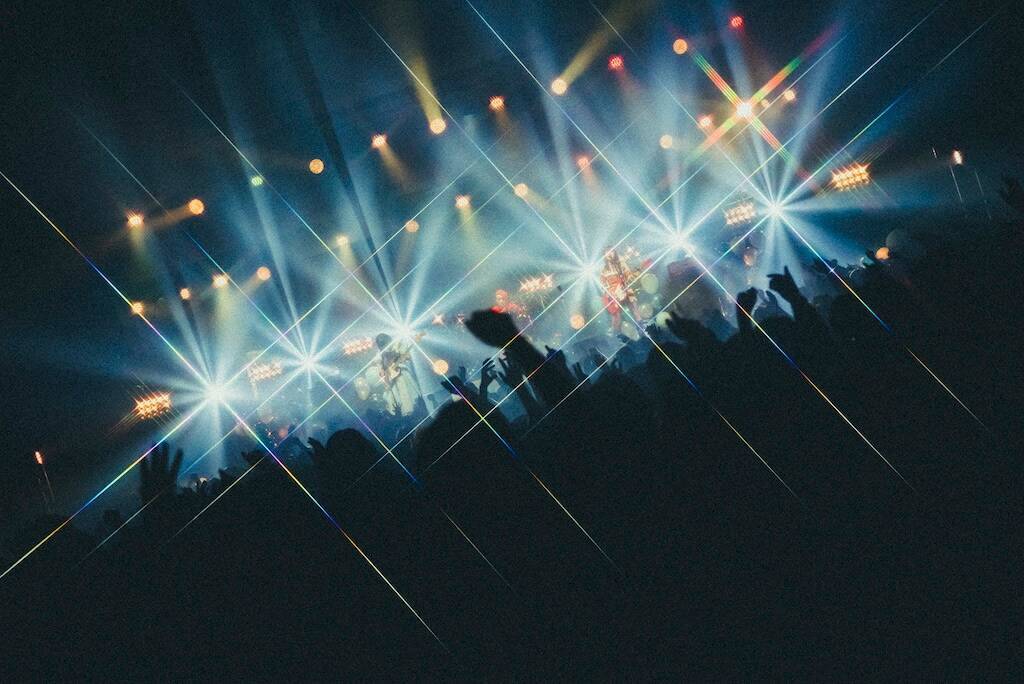 ブランデー戦記、3人の人間性が赤裸々に爆音で響いたZepp DiverCity公演