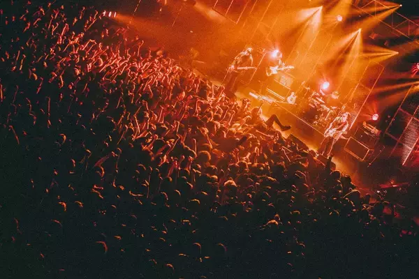 「Age Factory、Zepp DiverCityで奏でた壮絶な90分間「俺たちは新しい場所へ向かう」」の画像