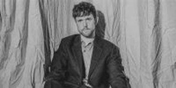 ジェイムス・ブレイクが語る「混迷の時代」へのアンサー、坂本龍一への後悔