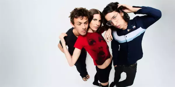 bar italiaが語る、いまだ謎多きバンドが手に入れた「ポップ」の奔放なエネルギー