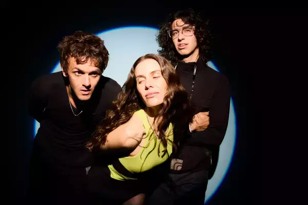 「bar italiaが語る、いまだ謎多きバンドが手に入れた「ポップ」の奔放なエネルギー」の画像