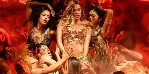 Karol G、コーチェラで歴史的名演　ベッキー・Gら客演陣を迎えラテン音楽の古典と未来を祝福