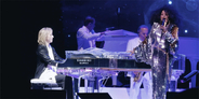 YOSHIKI、ダイアナ・ロス来日公演でサプライズ共演　名曲「If We Hold On Together」に大歓声