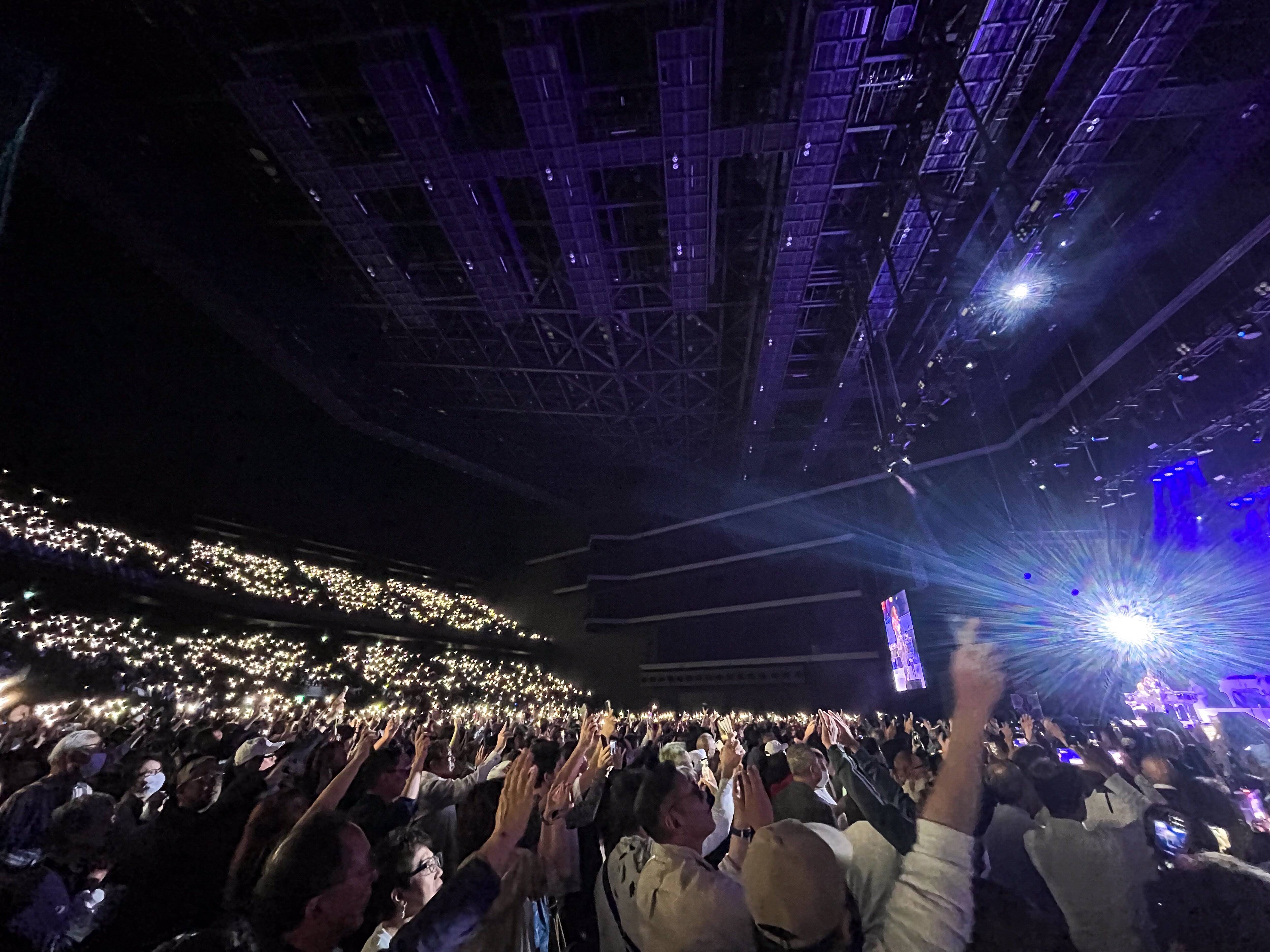 YOSHIKI、ダイアナ・ロス来日公演でサプライズ共演　名曲「If We Hold On Together」に大歓声