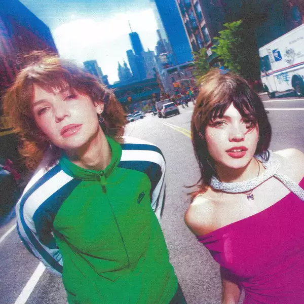 「アルゼンチン発ロックデュオ・PACIFICA、『In Your Face!』で語る“本音と進化”」の画像