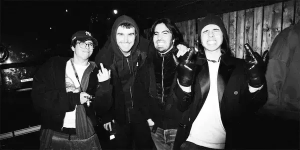 Fred Again..とLatin Mafiaがミックステープを共同制作、全行程をYouTubeライブ配信中
