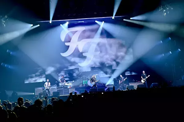 「フー・ファイターズ来日公演を総括　デビュー30周年に証明したバンドの絆と圧倒的実力」の画像