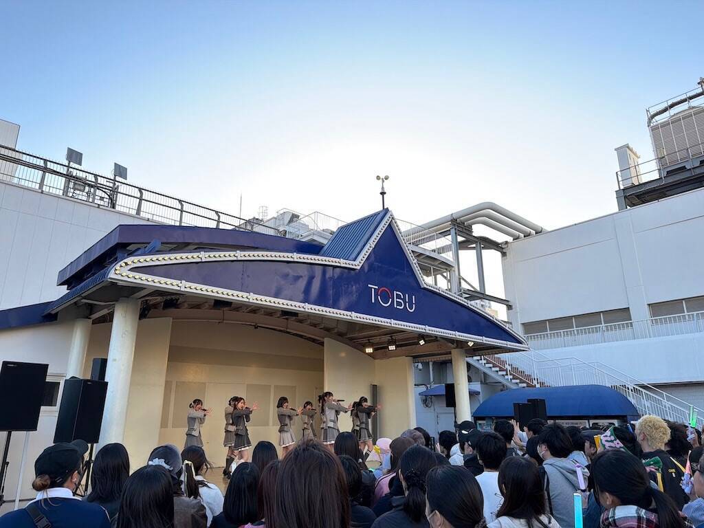 スタダ×バンナム新グループ・RE-GE、メジャーデビューに向けたフリーライブツアー開幕