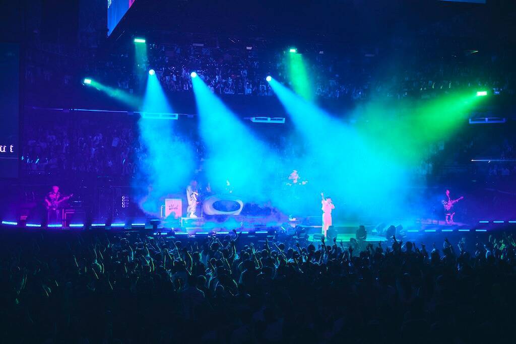 UVERworld、日本武道館に刻んだ2025年のクリスマスライブ