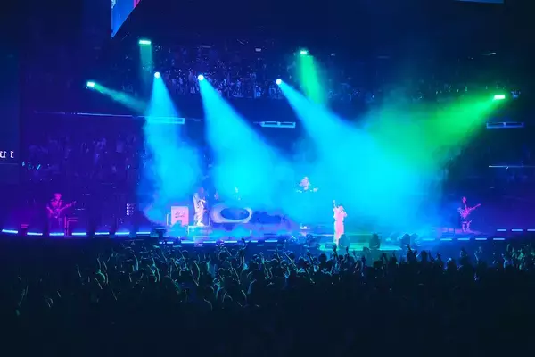 「UVERworld、日本武道館に刻んだ2025年のクリスマスライブ」の画像