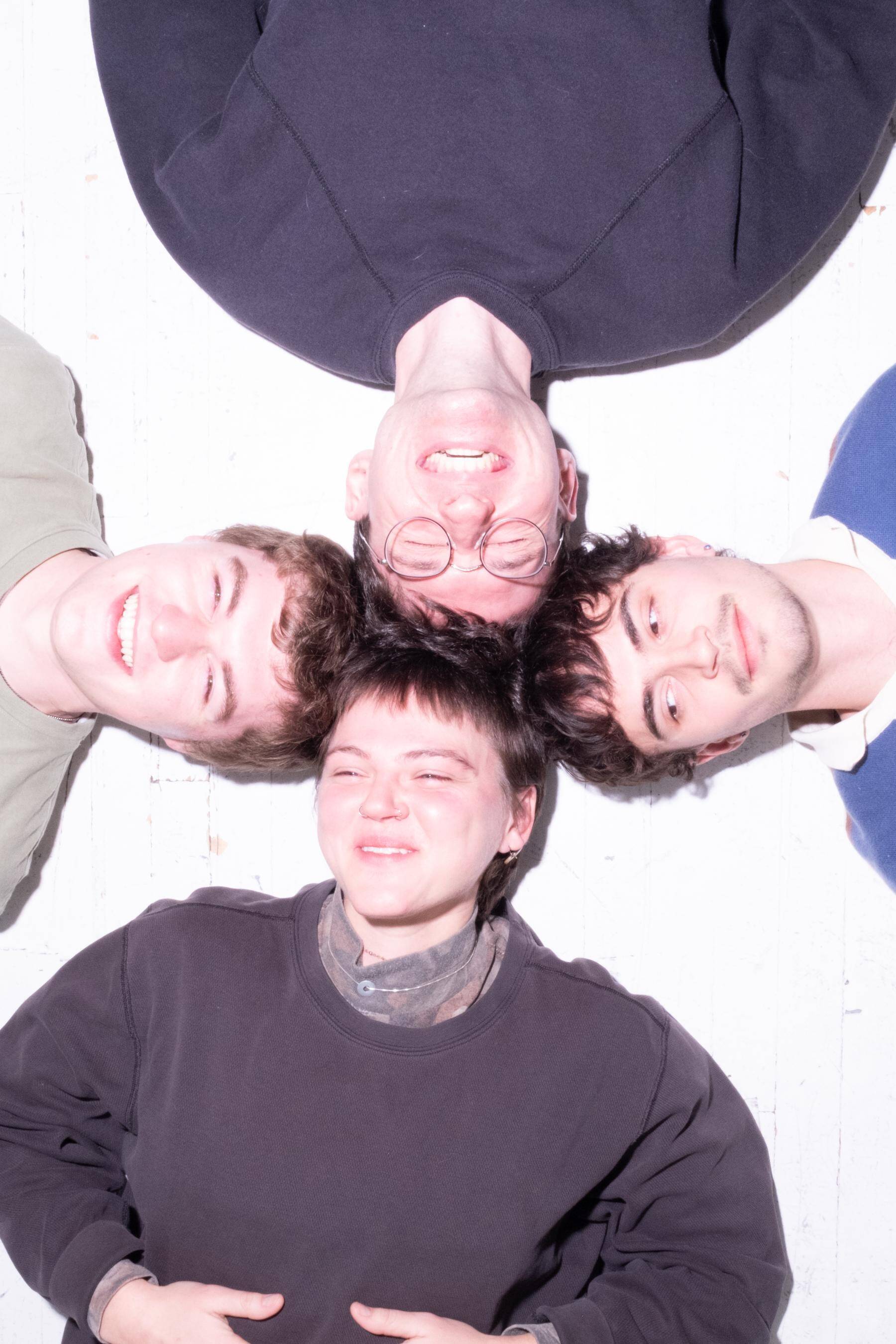 Frikoが語る「理想の2作目」と一皮剥けた4人体制の新章、フジロック再来日への熱い想い