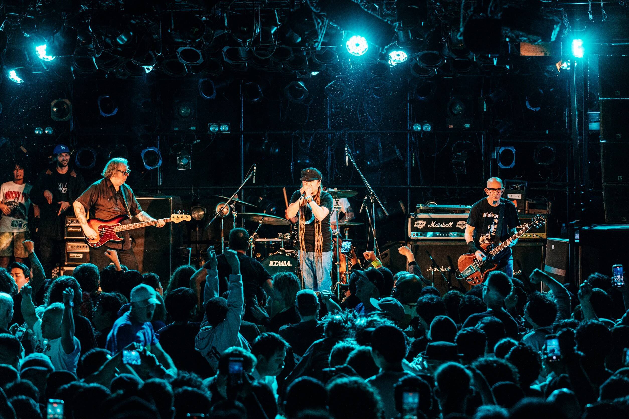 パンクロックのカルチャーを体現──CIRCLE JERKS＆GORILLA BISCUITS、伝説が現在形で叩きつけた夜