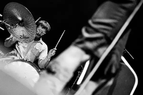 「Black Country, New Road、青葉市子、betcover!!柳瀬白瀬──日本で共演する3組の繋がりと親和性【徹底解説】」の画像