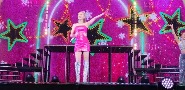 西野カナ、Kアリーナ横浜で一足早いクリスマス「2026年も最高の年になりますように！」