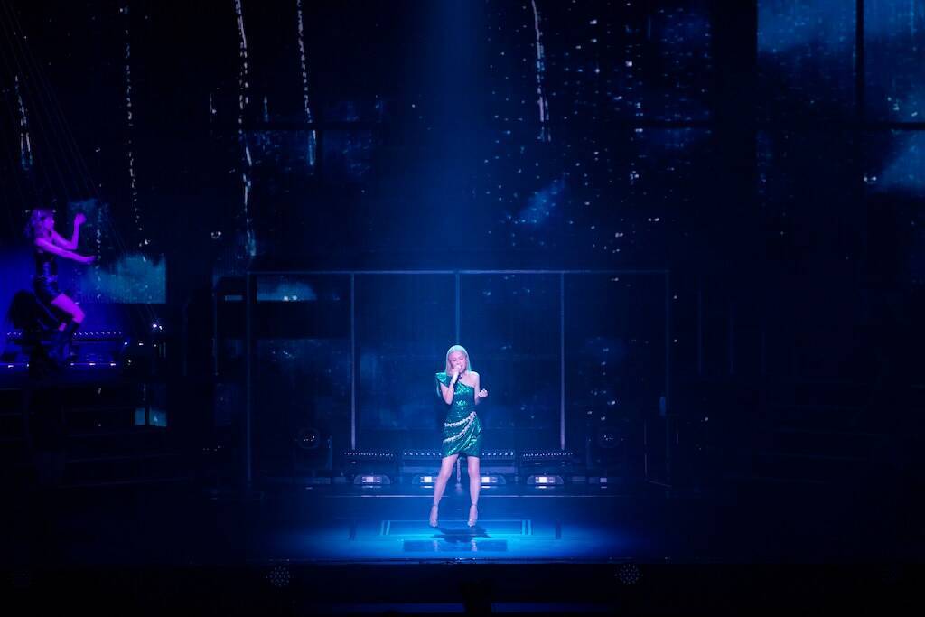 西野カナ、Kアリーナ横浜で一足早いクリスマス「2026年も最高の年になりますように！」