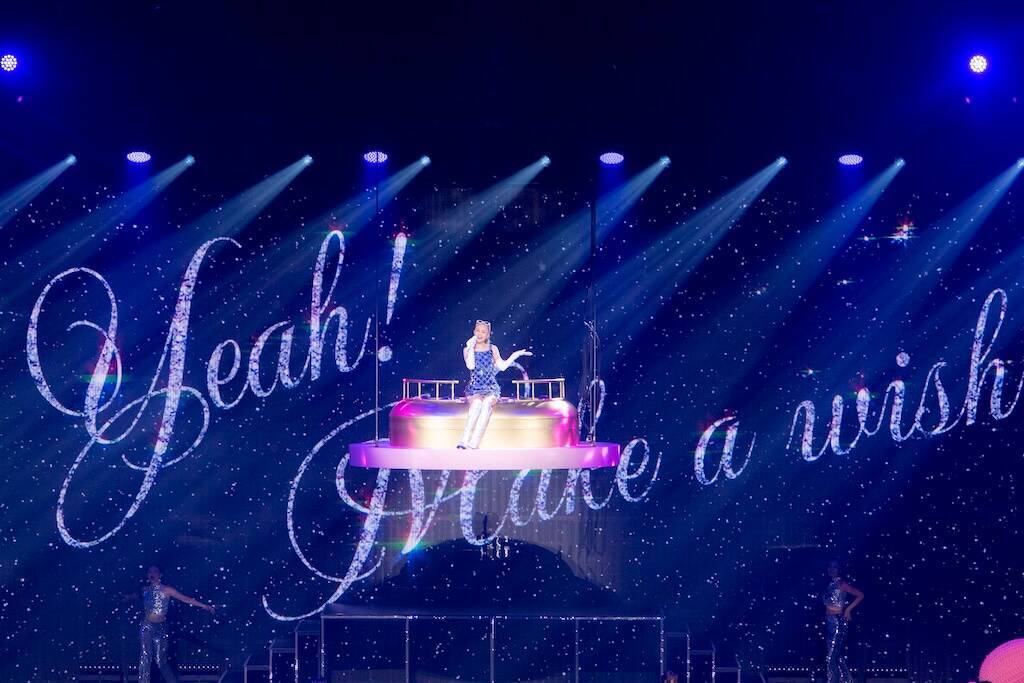 西野カナ、Kアリーナ横浜で一足早いクリスマス「2026年も最高の年になりますように！」